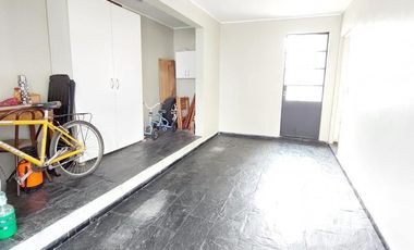 Casa en venta - 4 dormitorios 2 baños - 230mts2  - La Plata