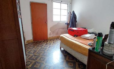 Casa en venta - 4 dormitorios 2 baños - 230mts2  - La Plata