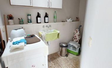 Casa en venta - 4 dormitorios 2 baños - 230mts2  - La Plata