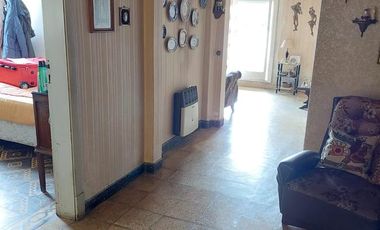 Casa en venta - 4 dormitorios 2 baños - 230mts2  - La Plata