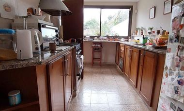 Casa en venta - 4 dormitorios 2 baños - 230mts2  - La Plata