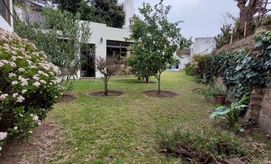 Casa en venta - 4 dormitorios 2 baños - 230mts2  - La Plata