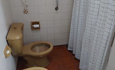 Casa en venta - 4 dormitorios 2 baños - 230mts2  - La Plata