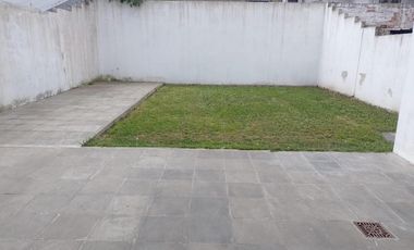 Casa en venta - 3 dormitorios 1 baño - 200mts2  - Florencio Varela