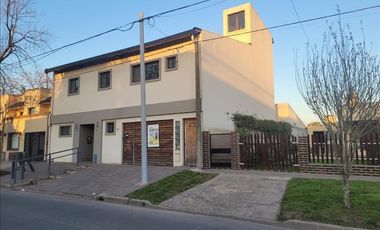 Casa en venta - 3 Dormitorios 2 Baños - Oficinas - Cochera - 416Mts2 - Saladillo