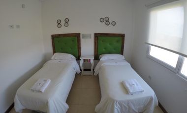 Casa en venta - 2 dormitorios 1 baño - balcon - 65mts2 - Villa Gesell