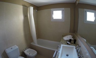 Casa en venta - 2 dormitorios 1 baño - balcon - 65mts2 - Villa Gesell