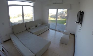 Casa en venta - 2 dormitorios 1 baño - balcon - 65mts2 - Villa Gesell
