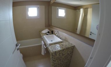 Casa en venta - 2 dormitorios 1 baño - balcon - 65mts2 - Villa Gesell