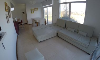 Casa en venta - 2 dormitorios 1 baño - balcon - 65mts2 - Villa Gesell