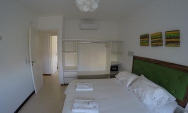 Casa en venta - 2 dormitorios 1 baño - balcon - 65mts2 - Villa Gesell