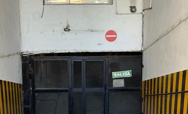 ALQUILER COCHERA Y BAULERA en Calle Santa Fe  N°634