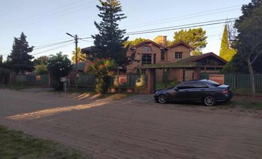 Casa en venta - 5 habitaciones 5 baños - 3 cocheras  - 480mts2 - Mar De Ajo