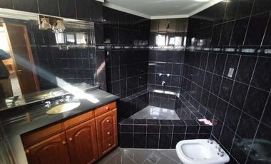 Casa en venta - 5 habitaciones 5 baños - 3 cocheras  - 480mts2 - Mar De Ajo