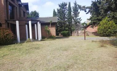 Casa en venta - 5 habitaciones 5 baños - 3 cocheras  - 480mts2 - Mar De Ajo