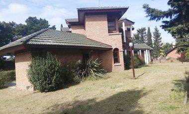 Casa en venta - 5 habitaciones 5 baños - 3 cocheras  - 480mts2 - Mar De Ajo