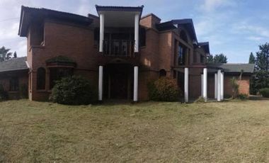 Casa en venta - 5 habitaciones 5 baños - 3 cocheras  - 480mts2 - Mar De Ajo