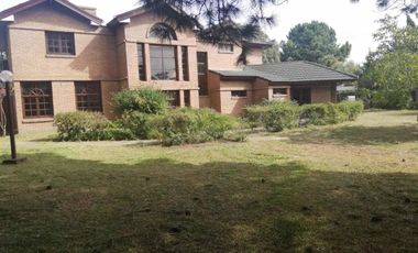 Casa en venta - 5 habitaciones 5 baños - 3 cocheras  - 480mts2 - Mar De Ajo