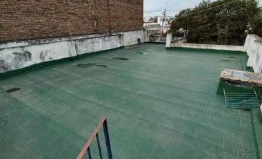 Casa en venta - 2 dormitorios 1 baño - 120mts2 - Lanús