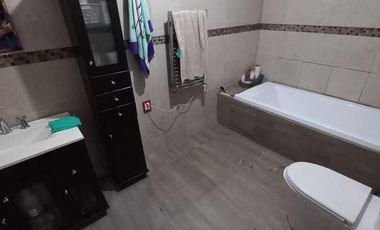 Casa en venta - 2 dormitorios 1 baño - 120mts2 - Lanús