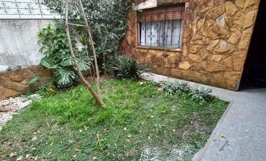 Casa en venta - 2 dormitorios 1 baño - 120mts2 - Lanús