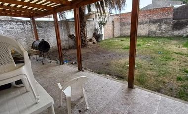 Casa en venta - 2 dormitorios 1 baño - 120mts2 - Lanús