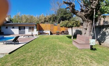 Casa en venta - 2 dormitorios 1 baño  -  patio pileta parrilla - 900mts2- Florencio Varela