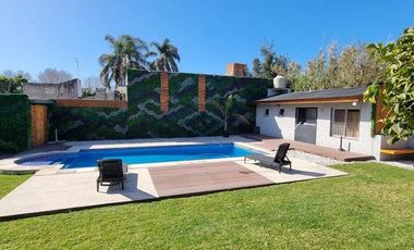 Casa en venta - 2 dormitorios 1 baño  -  patio pileta parrilla - 900mts2- Florencio Varela