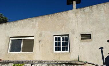 Casa en venta - 4 dormitorios 2 baños - patio - 130 mts2 - Luis Guillon