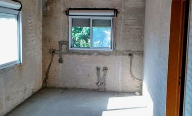 Casa en venta - 4 dormitorios 2 baños - patio - 130 mts2 - Luis Guillon