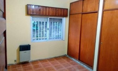 Casa en venta - 4 dormitorios 2 baños - patio - 130 mts2 - Luis Guillon