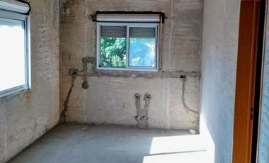 Casa en venta - 4 dormitorios 2 baños - patio - 130 mts2 - Luis Guillon