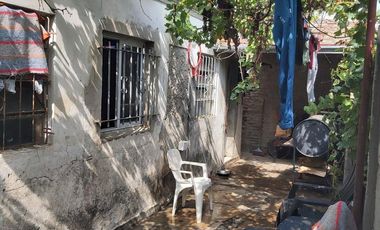 Casa en venta - 4 dormitorios 2 baños - patio - 130 mts2 - Luis Guillon