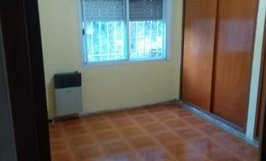 Casa en venta - 4 dormitorios 2 baños - patio - 130 mts2 - Luis Guillon