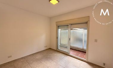 Departamento en venta de 2 ambientes con patio - Villa Ballester Centro