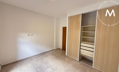 Departamento en venta de 2 ambientes con patio - Villa Ballester Centro