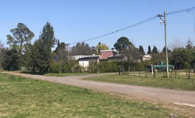 Casa quinta en venta - 2 dormitorios 1 baño - 120mts2  - Chivilcoy
