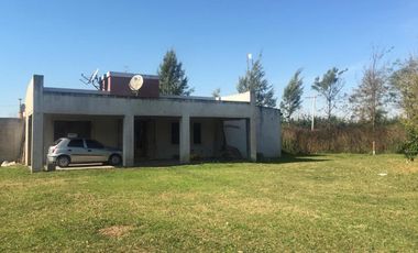 Casa quinta en venta - 2 dormitorios 1 baño - 120mts2  - Chivilcoy