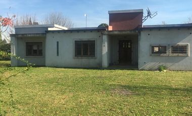Casa quinta en venta - 2 dormitorios 1 baño - 120mts2  - Chivilcoy