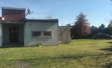 Casa quinta en venta - 2 dormitorios 1 baño - 120mts2  - Chivilcoy