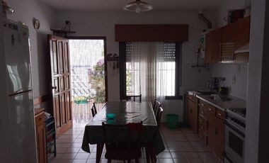 Casa y departamentos en venta  - 10 dormitorios 12 baños - 450mts2  - Mar Del Tuyu
