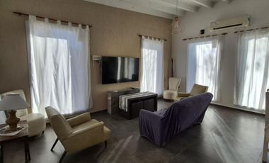 Casa en venta - 3 Dormitorios 1 Baño - Costa del Este