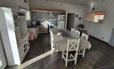 Casa en venta - 3 Dormitorios 1 Baño - Costa del Este