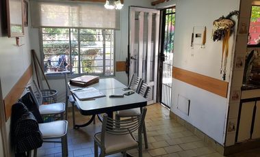 Chalet sobre gran lote en Adrogué.