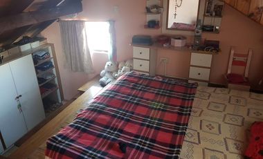 Chalet sobre gran lote en Adrogué.