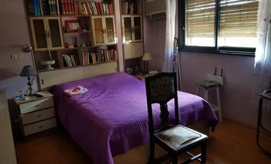 Chalet sobre gran lote en Adrogué.