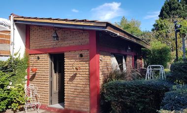 Chalet sobre gran lote en Adrogué.