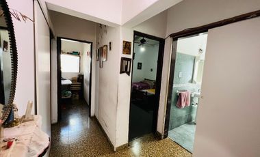 Casa de cuatro ambientes en venta, en Béccar.