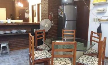 Casa en venta - 4 dormitorios 3 baños - 690mts2 - Mar De Ajo