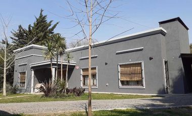 Casa en venta - 3 Dormitorios 3 Baños - 300 mts2 - Baradero